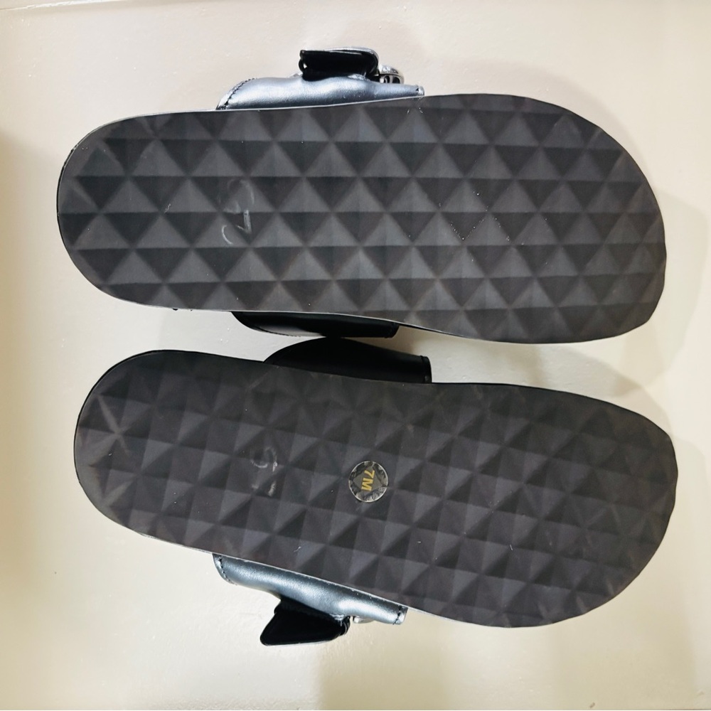 Aerosoles Lloyd Leather Black Sandals with Silver Buckle size 7 - Picture 2 of 3